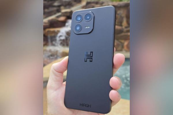 Представлен HIROH Phone — обезгугленный Android-смартфон с физическим выключателем камер и микрофона за $999