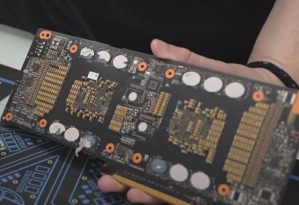 Ускоритель Huawei Atlas 300I Duo оснащается парой ИИ-чипов Ascend 310