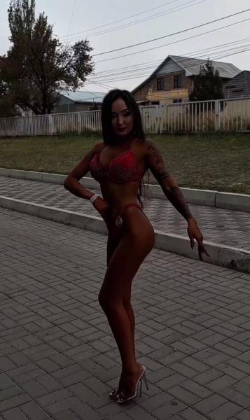 Айгера в бикини поучаствовала в Кубке Кыргызстана по бодибилдингу