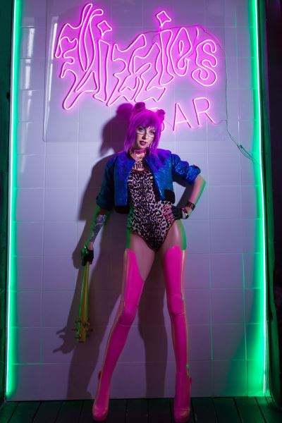 Модель показала образ сексуальной представительницы банды «Шельм» из игры Cyberpunk 2077