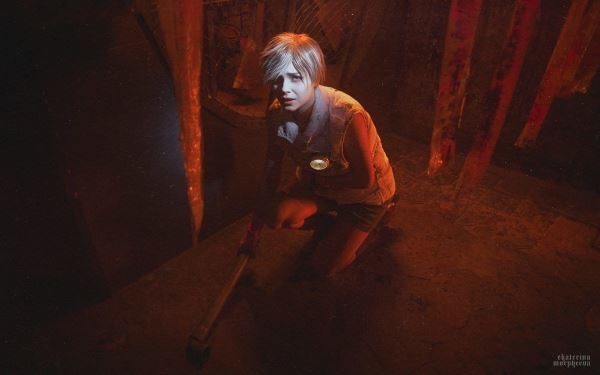 Красиво: Популярная косплеерша органично перевоплотилась в Хизер Мейсон из Silent Hill 3