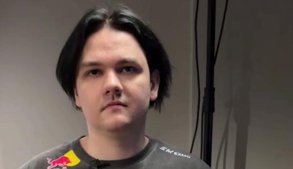 Yatoro покрасился в черный