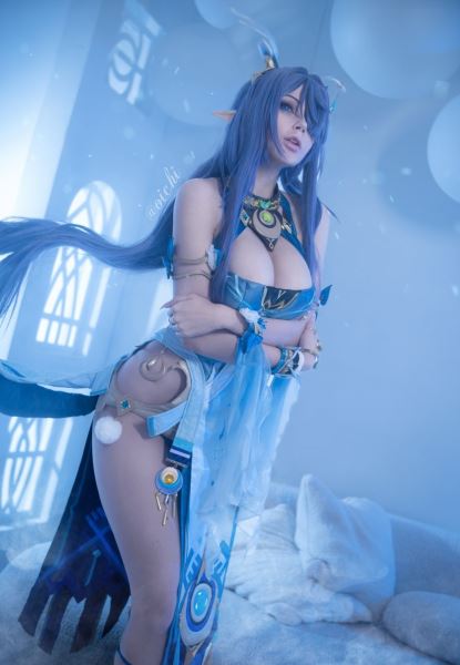 Модель снялась в образе прекрасной Лаумы из Genshin Impact